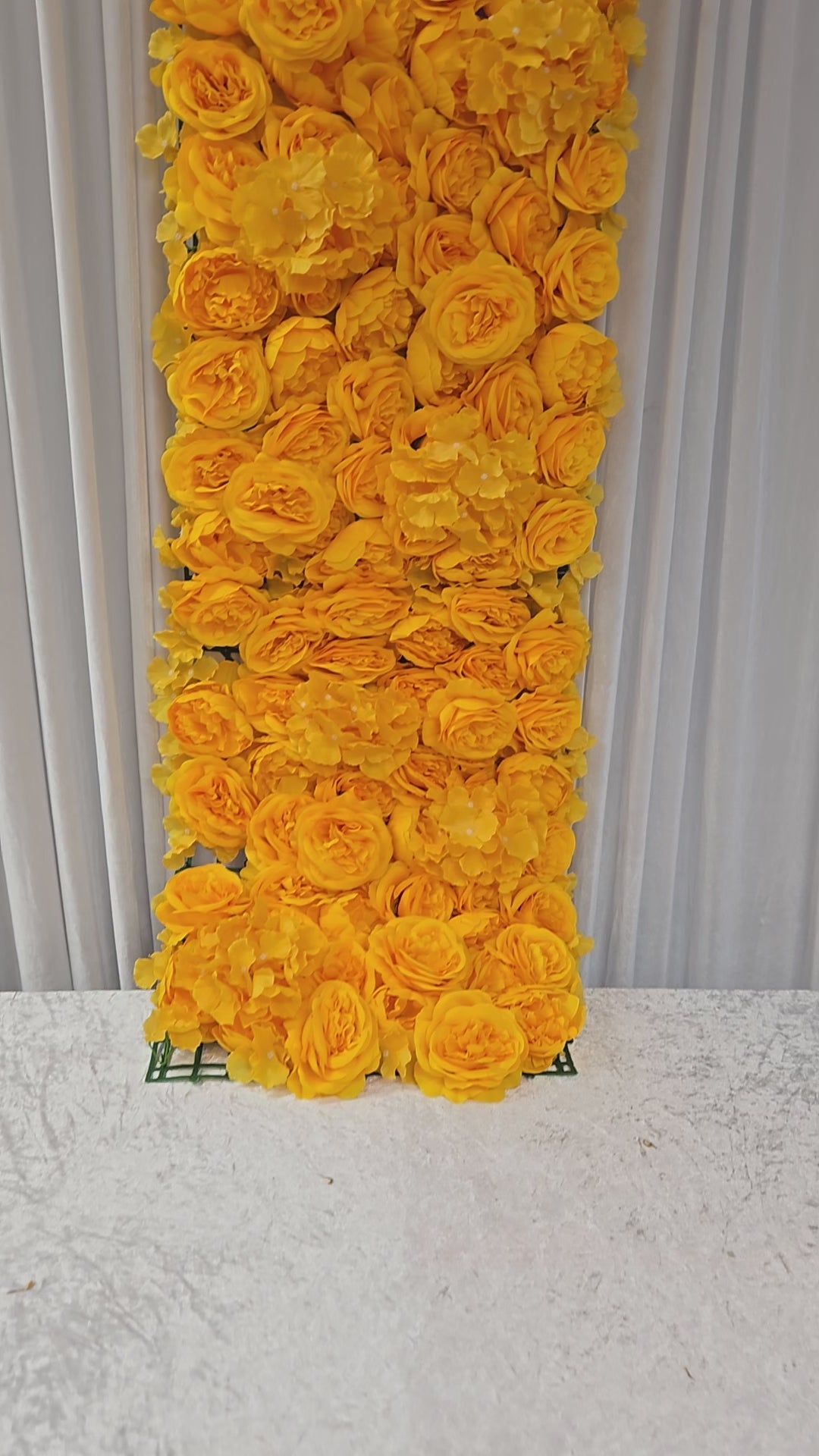 Load video: Yellow rose pannel/runner