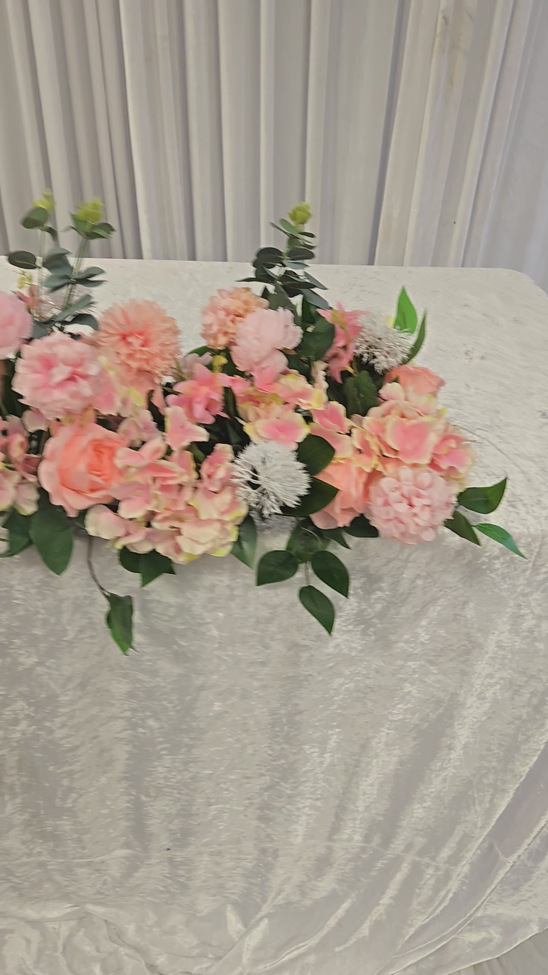 Load video: Coral Floral Runner