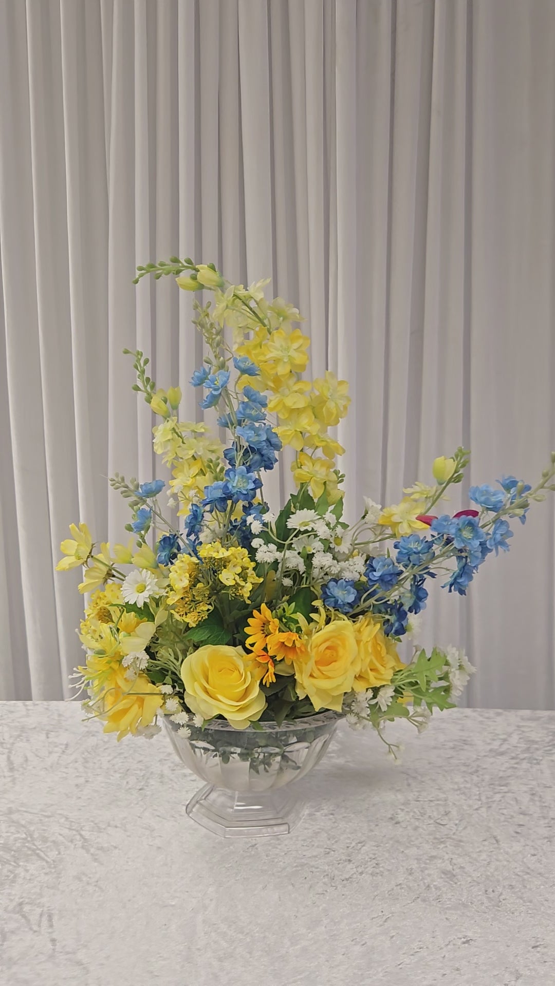 Load video: Yellow &amp; Blue Center piece