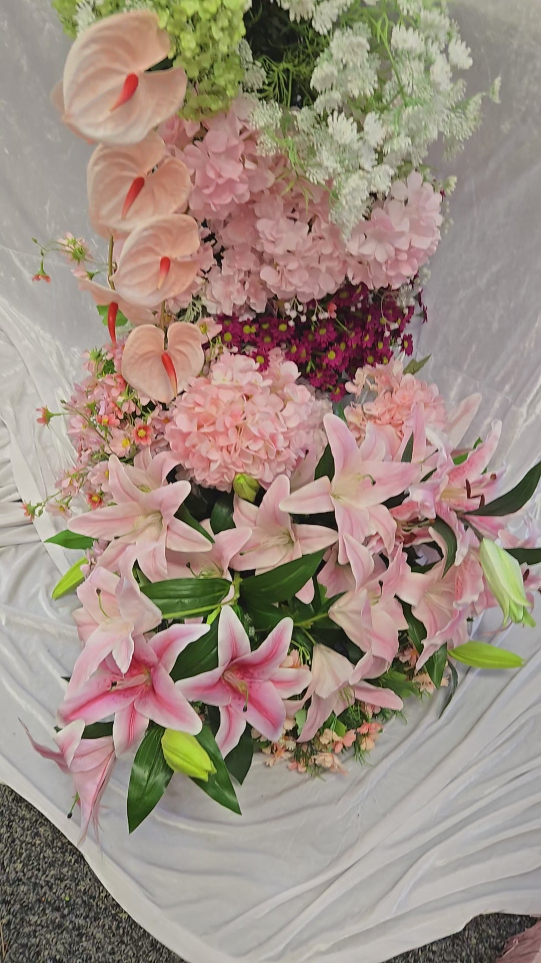 Load video: Mix Floral Runner