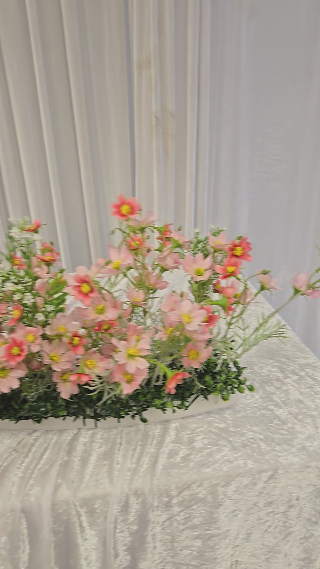 Load video: Mix Floral Runner