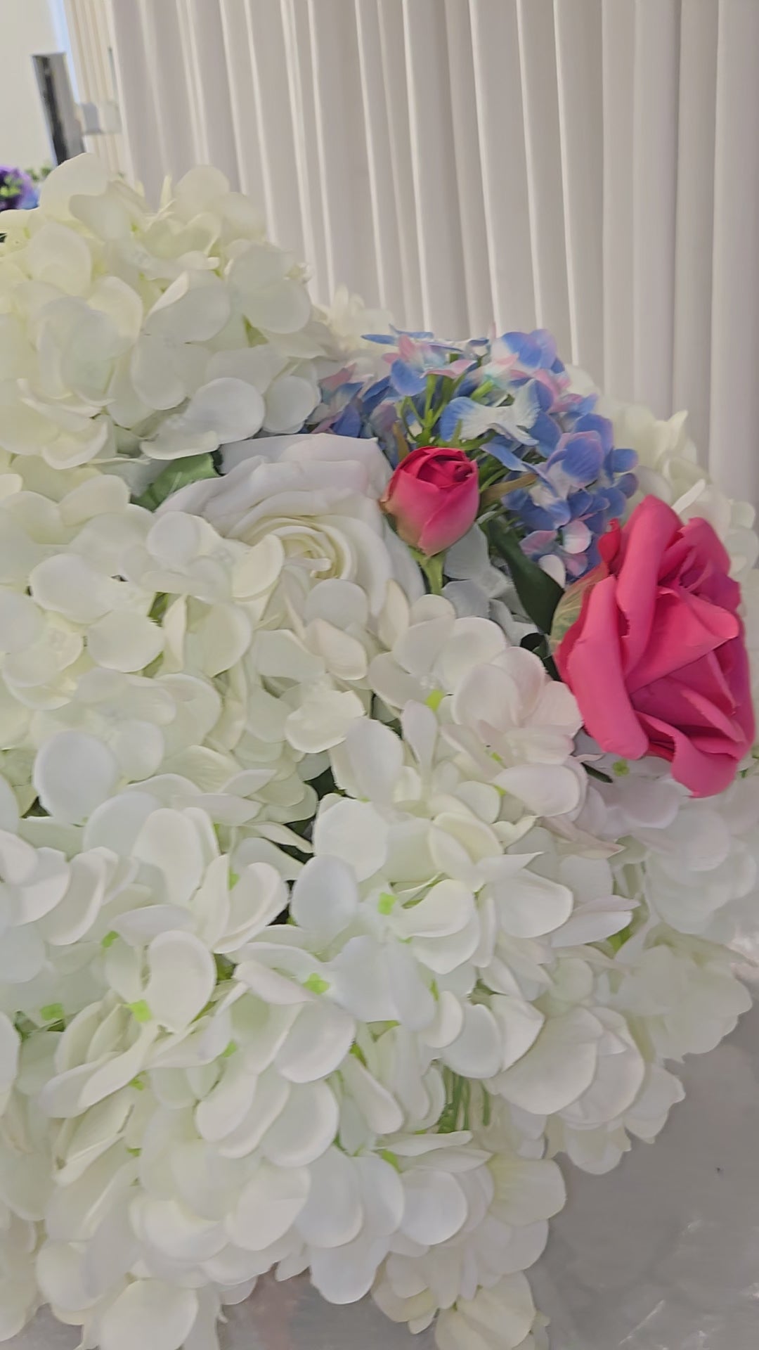 Load video: White Center piece