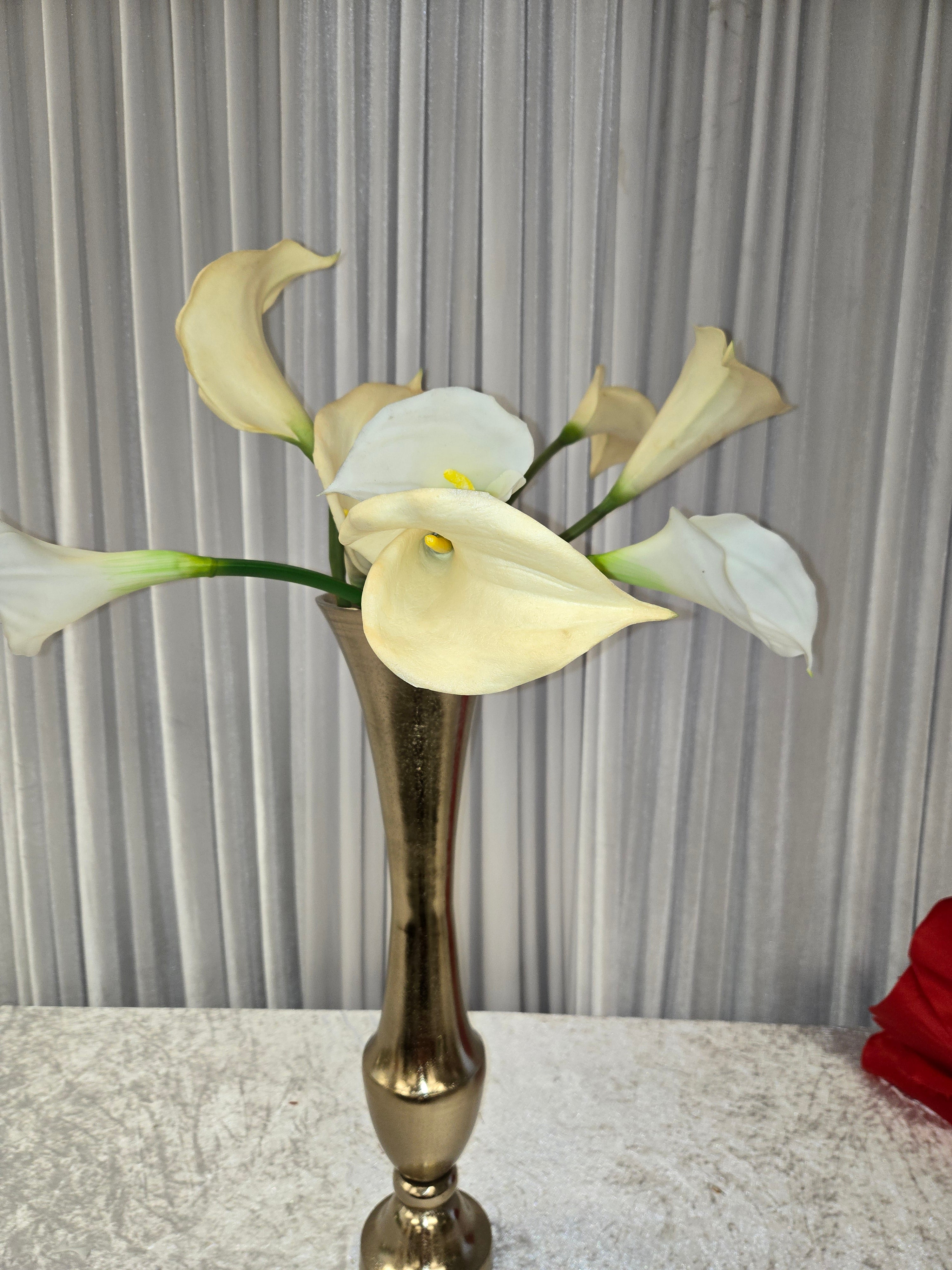 White and ivory Calla Lillies